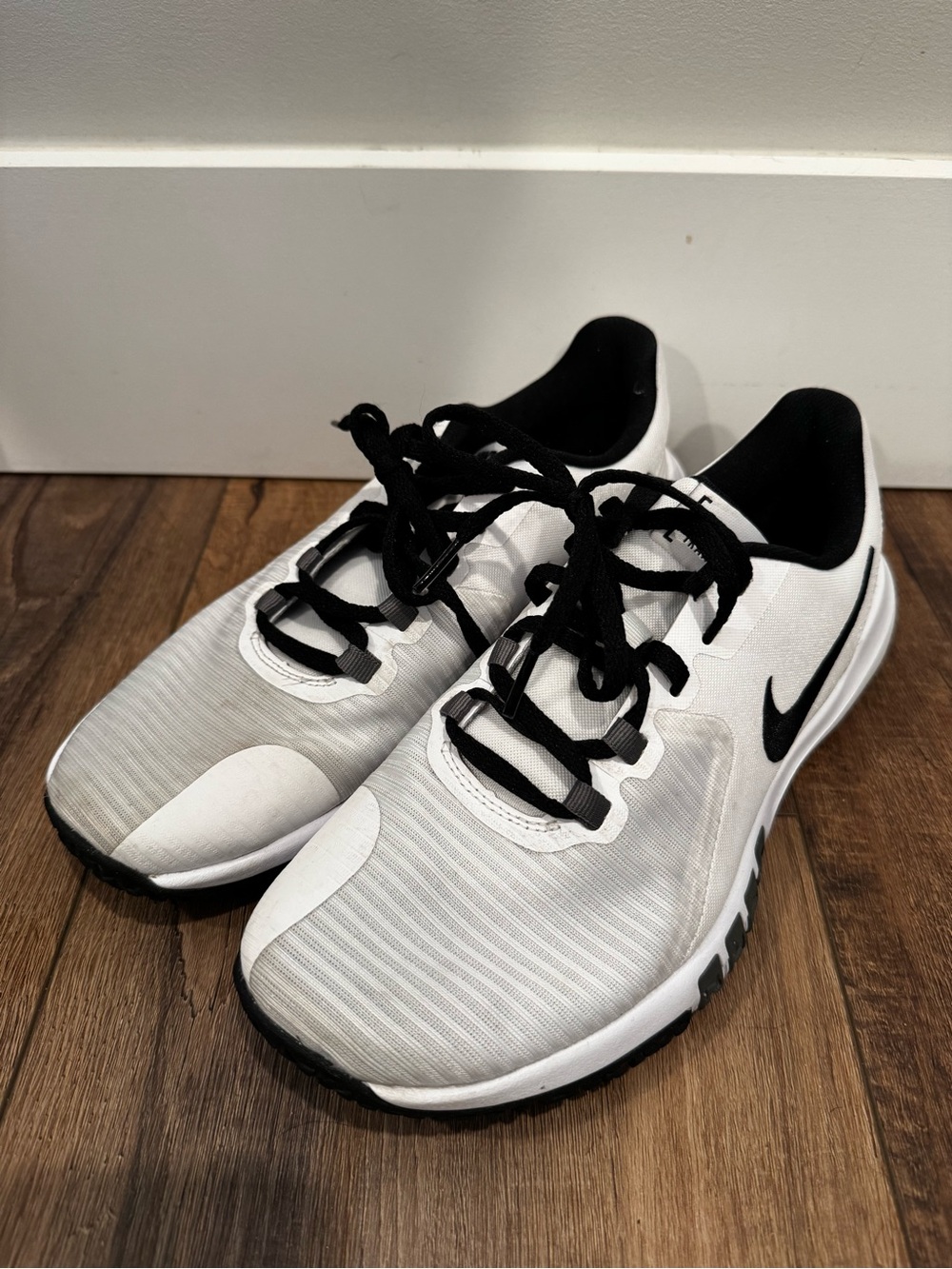 Nike Flex Control 4 Training Shoes White Black Men’s 7 Women’s 8.5
